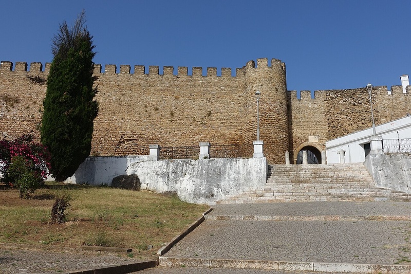 Castles and Beaches - 8 days, 370 km